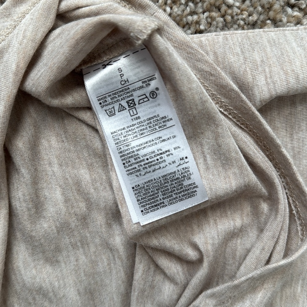 Old Navy First-Layer Basic Tank Top - Picture 10 of 10